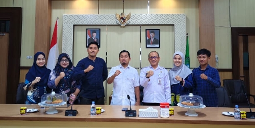 Wali Kota Terima Buku Arah Baru Pembangunan Kota Destinasi Karya Kaprodi Jurnalistik Islam IAIN Parepare