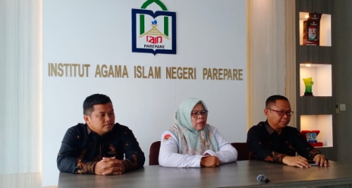 Prof. Darmawati, Perempuan Pertama Daftar Calon Rektor IAIN Parepare 2026–2030