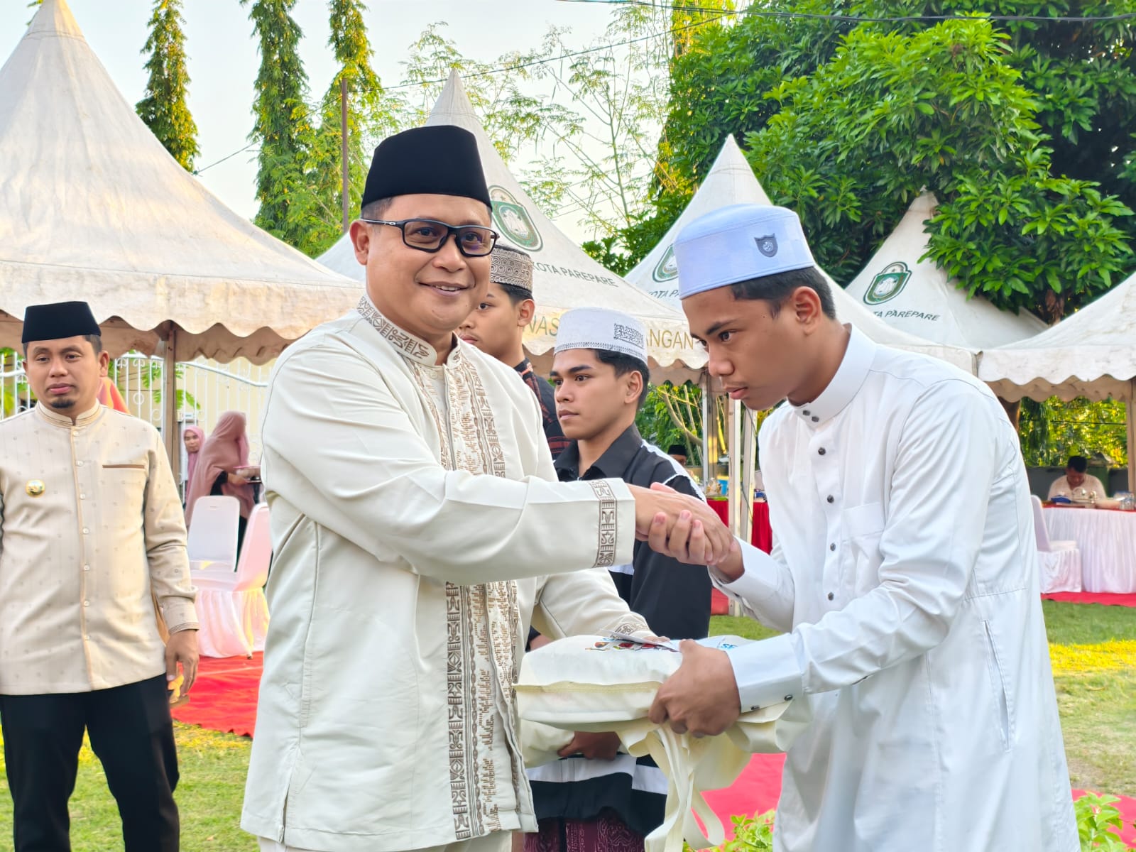 Brimob Parepare Ajak 200 Anak Yatim Buka Puasa Bersama dan Doa untuk Negeri